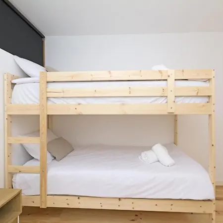 Апартаменти Amazing 3br In City Center By Guestready